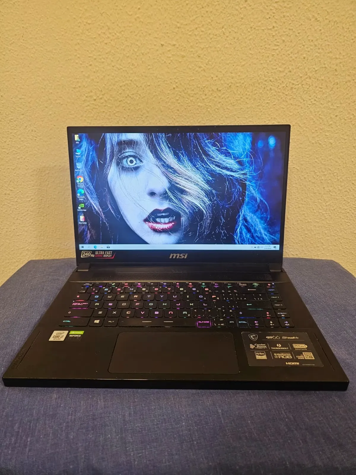 MSI Stealth GS66 10SFS Gaming Laptop